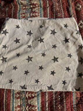 LE LIS Collection High-Waisted Ivory Star Print Mini Skirt •Size M•